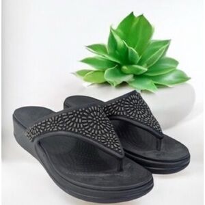 Crocs Womens Monterey Diamante Sandal Size 7 Black Thong Platform Slide Beaded